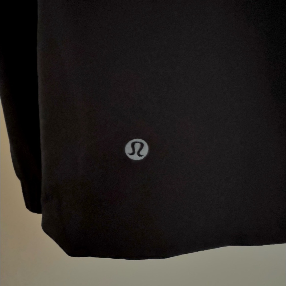 Lululemon Woman’s Nylon Lightweight Hooded Jacket, Size 4 - Picture 5 of 8